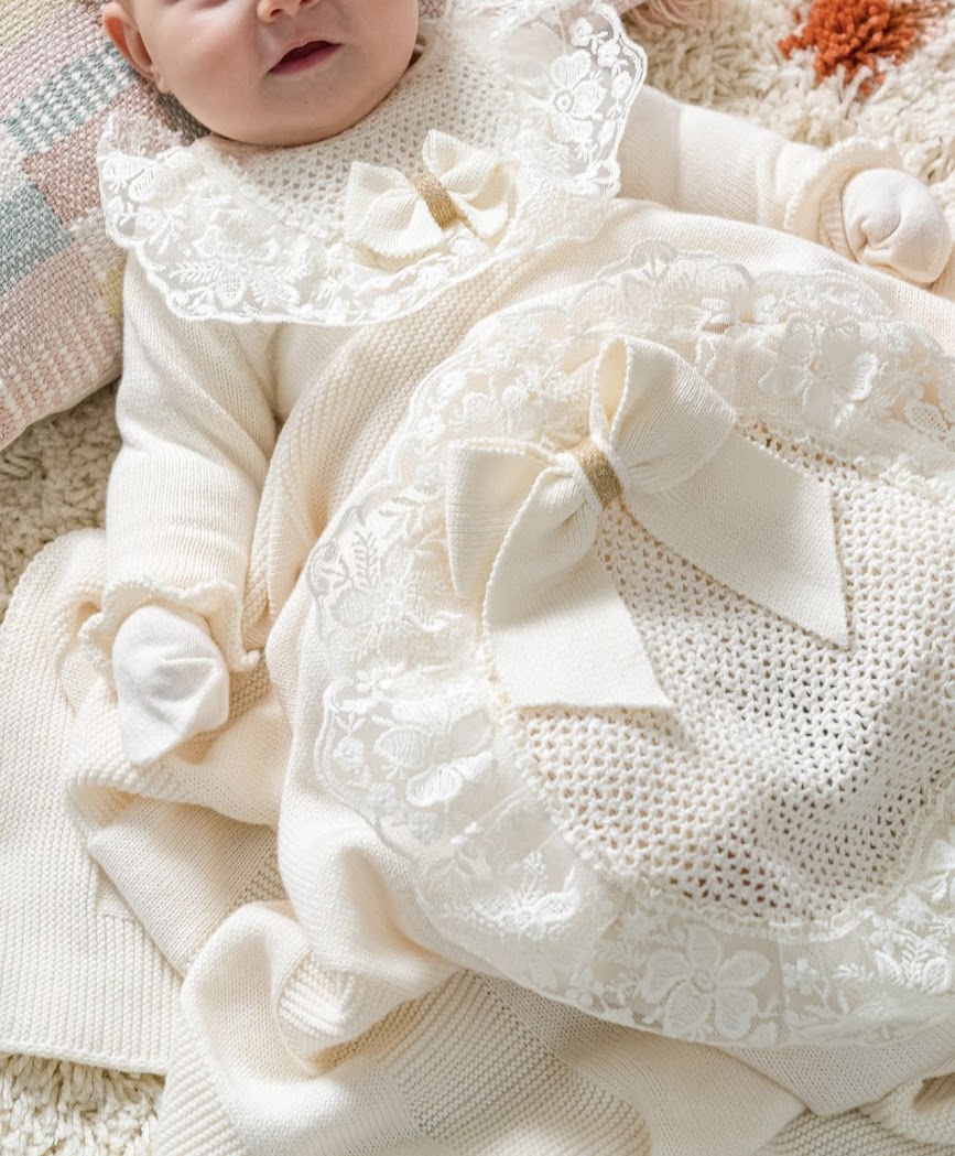 babykleding setje met kant beige