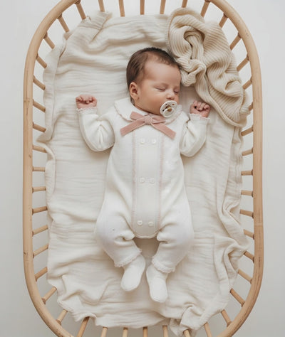 blushy bow geboortepakje meisje gebreid
